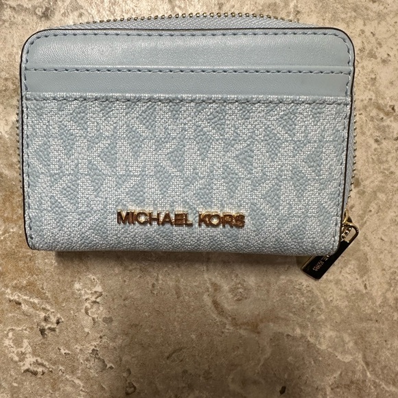 Michael Kors Light Blue Shoulder Bag with Gold Chain and matching Wallet - Picture 6 of 8